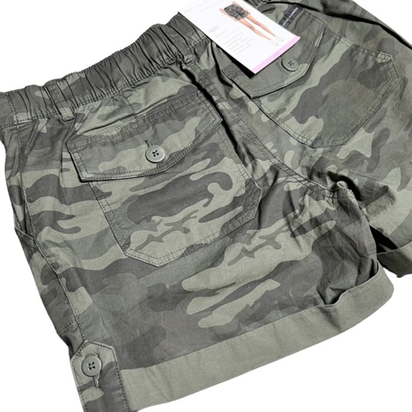 New with Tags Sanctuary Social Standard Women's Hero Relaxed Camo Utility Shorts - Picture 9 of 16